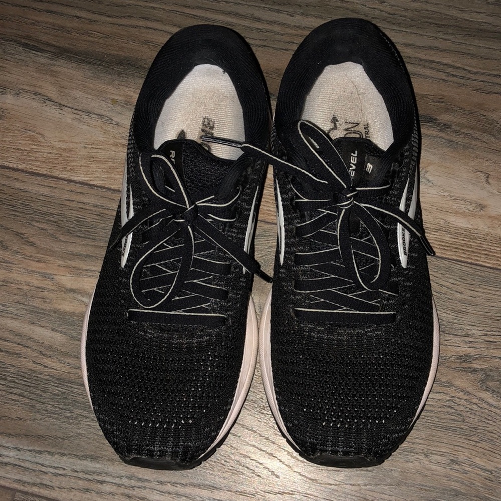 brooks running shoes